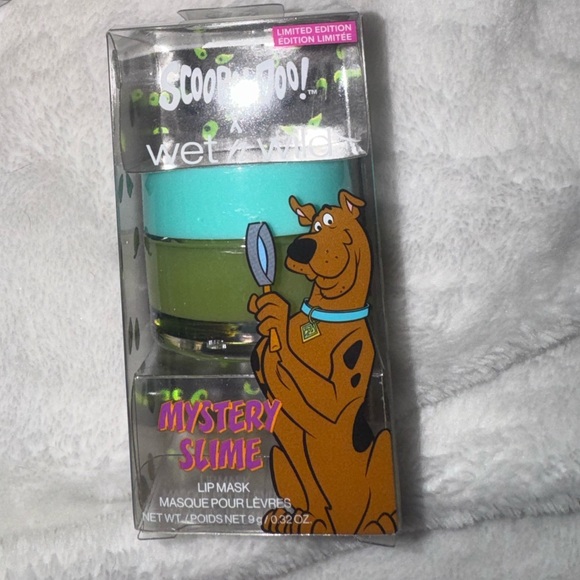 Scooby Doo 16 Color Palette, Face & Body Crayon Set, Lip Mask, Eyeliner, Blush - Picture 8 of 9